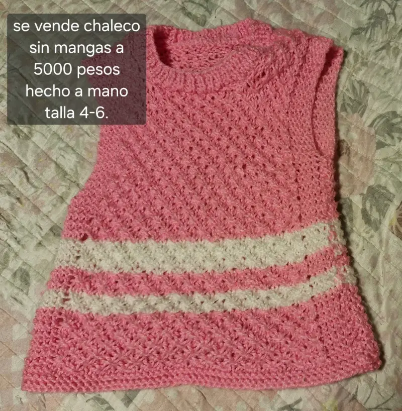 Chaleco sin mangas tejido a mano rosa - 1