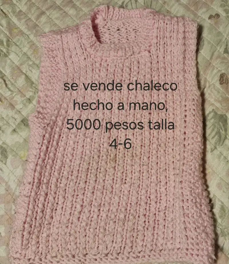 Chaleco sin mangas tejido a mano rosa - 2
