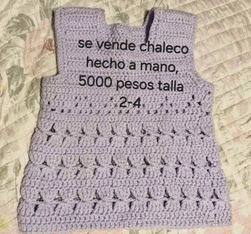 Chaleco sin mangas tejido a mano rosa - 4