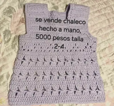 Chaleco sin mangas tejido a mano rosa - miniatura 4