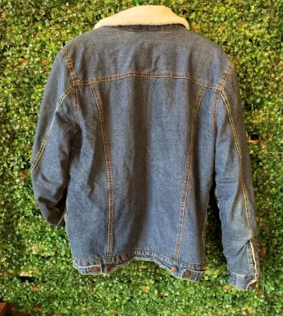Chaqueta de mezclilla Wrangler con forro de borrego - miniatura 2