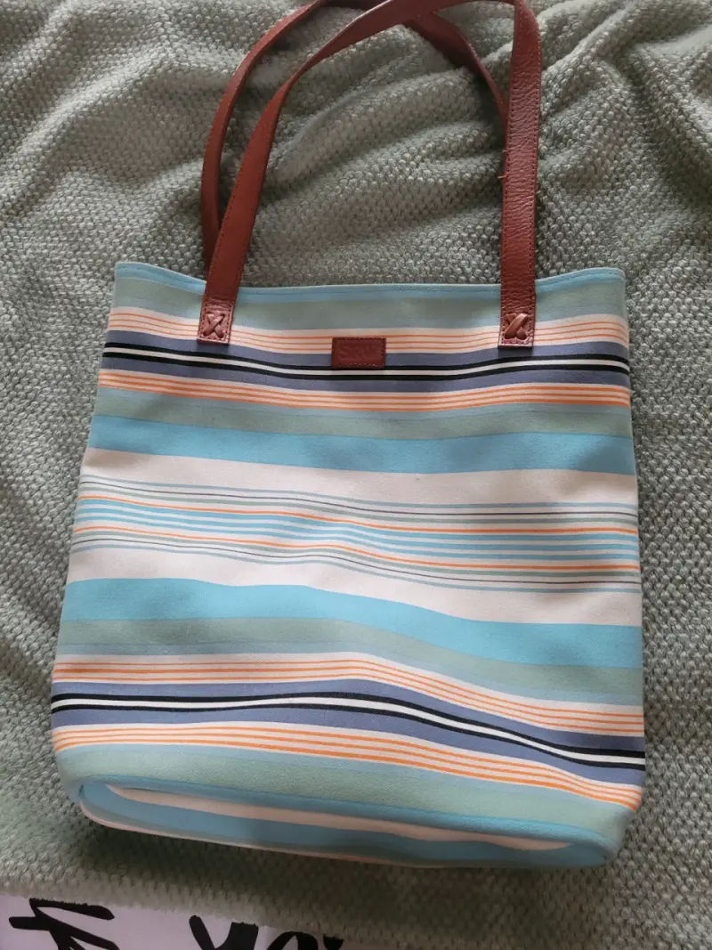 Bolso de tela a rayas con asas de cuero - 1