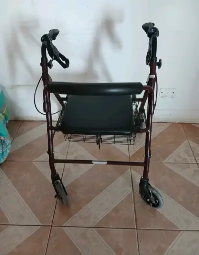 Andador con asiento y frenos para adultos - miniatura 2