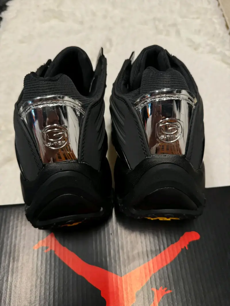 Zapatillas deportivas negras con diseño moderno - 5