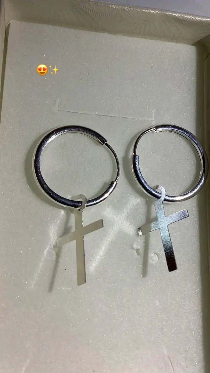 Aros de plata con cruz colgante