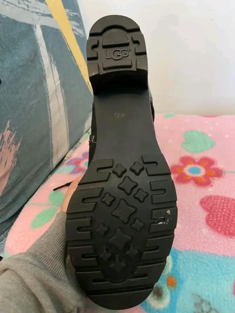 Botines de cuero negro con forro de lana UGG - 4