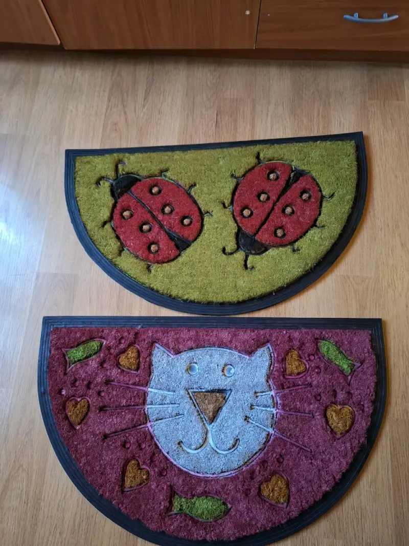 Felpudos semicírculo con diseños de mariquita y gato