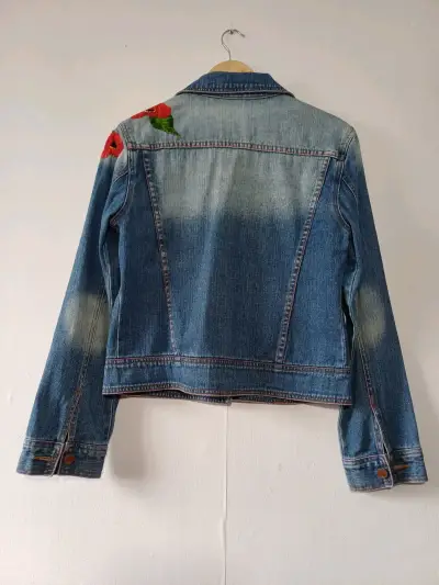 Chaqueta mezclilla Fes,talla L, con bordado flores - miniatura 3