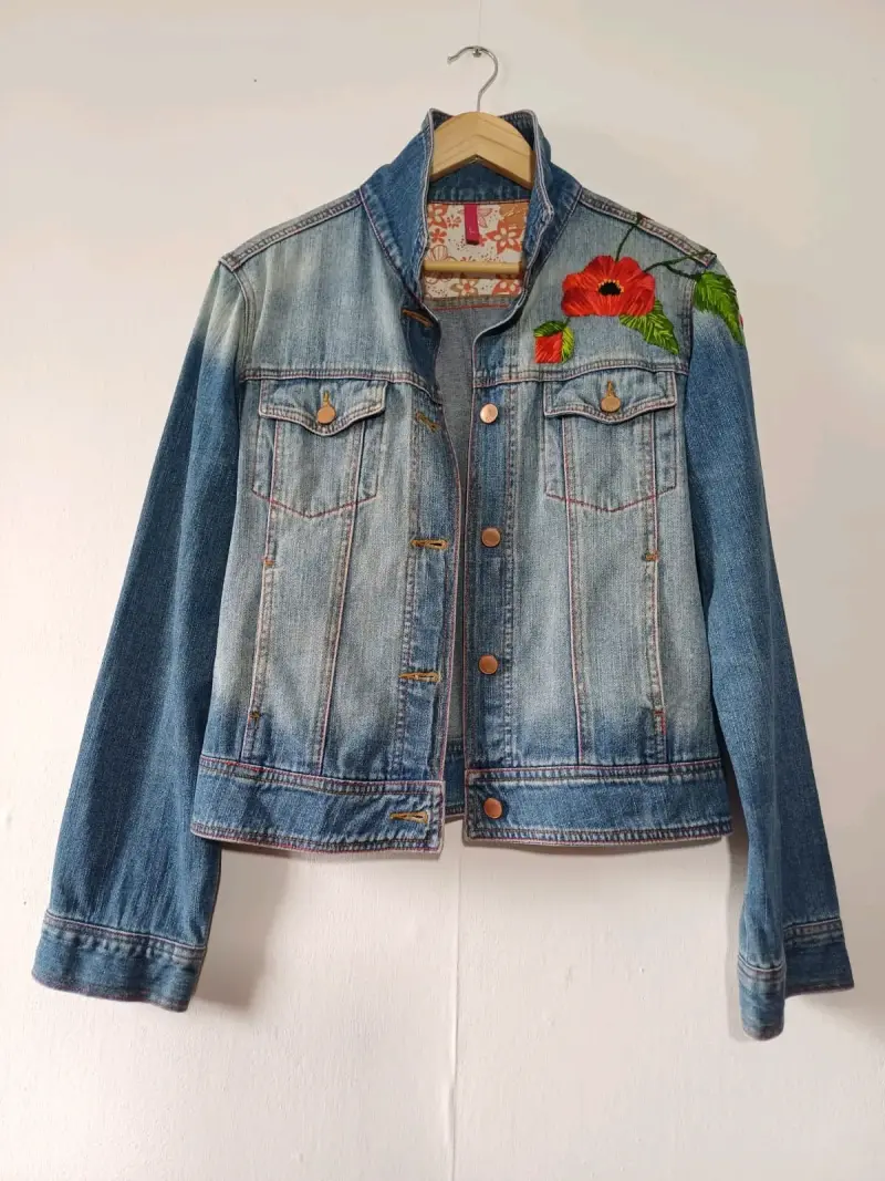 Chaqueta mezclilla Fes,talla L, con bordado flores - 5