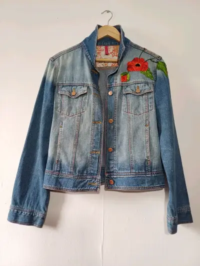 Chaqueta mezclilla Fes,talla L, con bordado flores - miniatura 5
