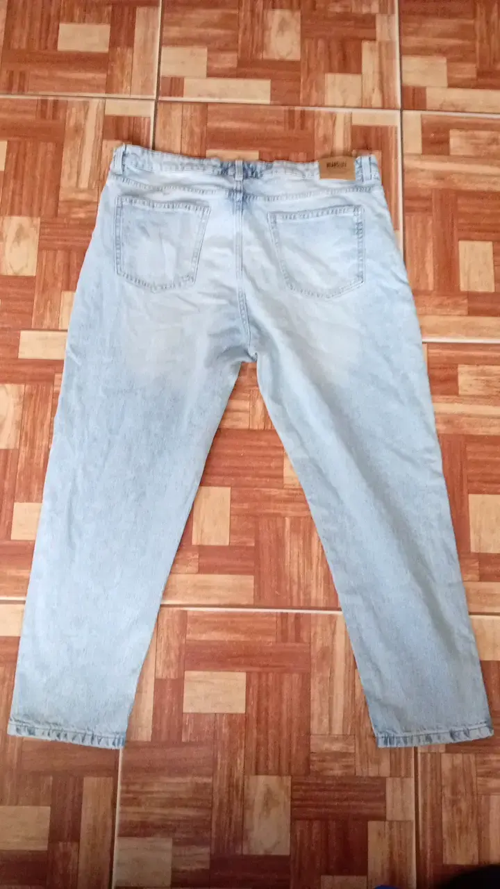 Jeans de mezclilla azul claro para hombre - 2
