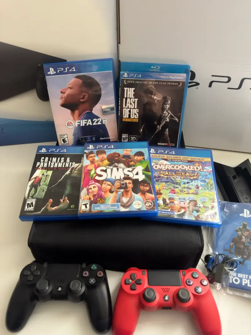 Consola PS4 con 5  juegos y 2 controles. Exc Estad - 1