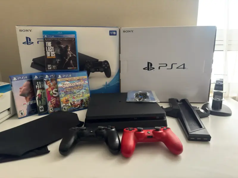 Consola PS4 con 5  juegos y 2 controles. Exc Estad - 2