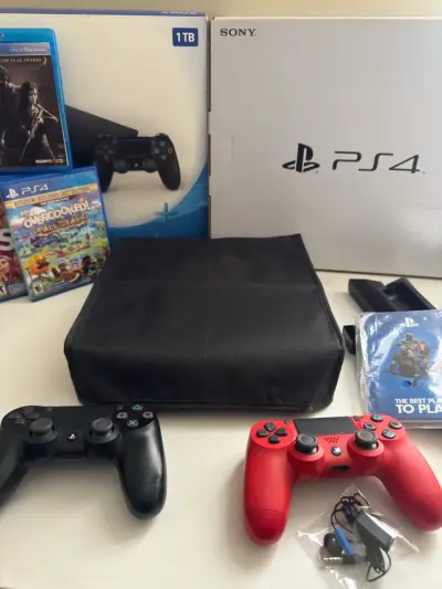 Consola PS4 con 5  juegos y 2 controles. Exc Estad - miniatura 3