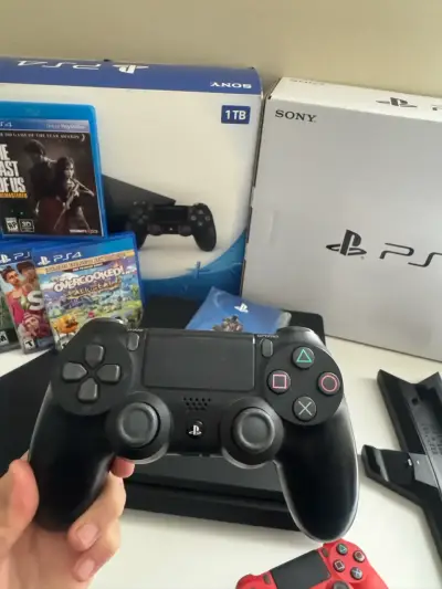 Consola PS4 con 5  juegos y 2 controles. Exc Estad - miniatura 4