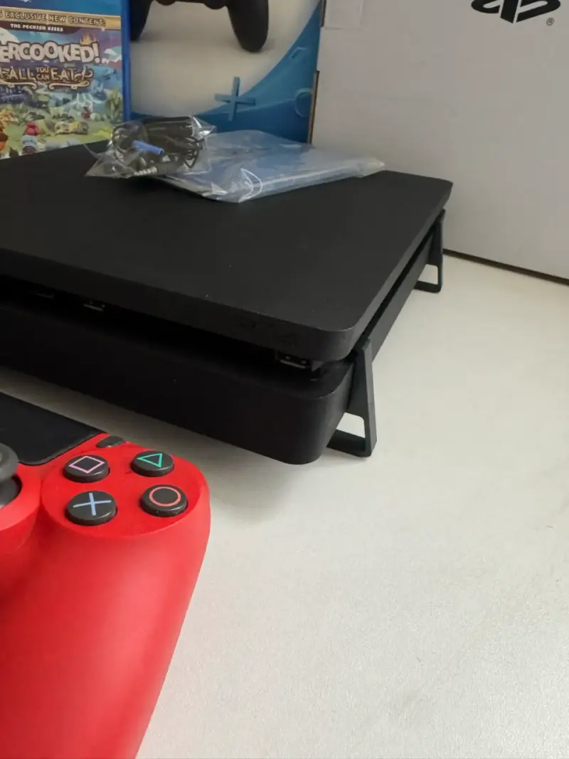 Consola PS4 con 5  juegos y 2 controles. Exc Estad - 6