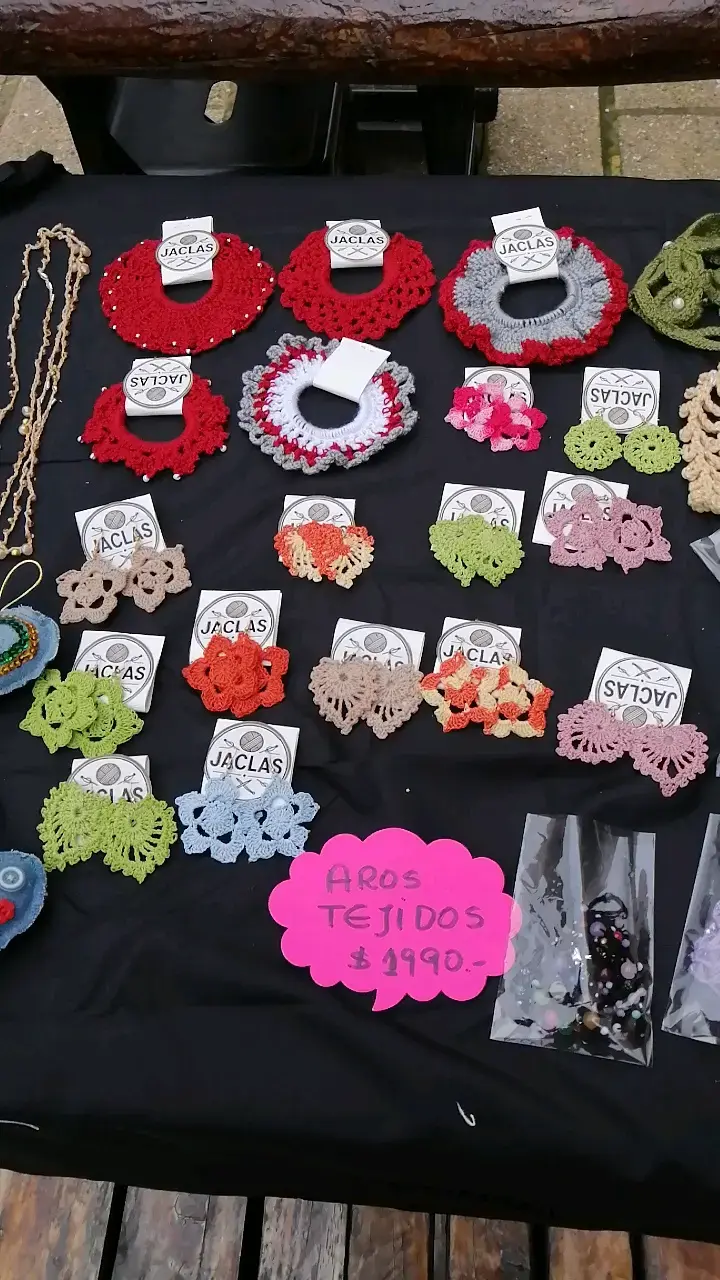 Aros tejidos a mano de colores variados