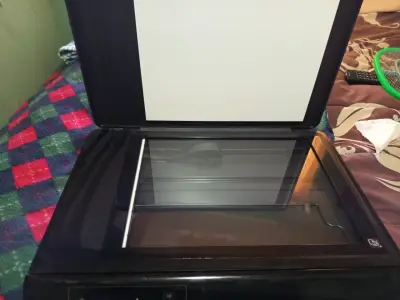 Impresora multifuncional HP con escáner - miniatura 1