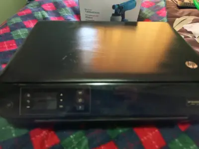 Impresora multifuncional HP con escáner - miniatura 2