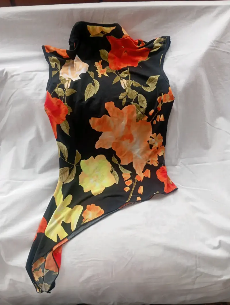Blusa asimétrica floral para mujer - 3