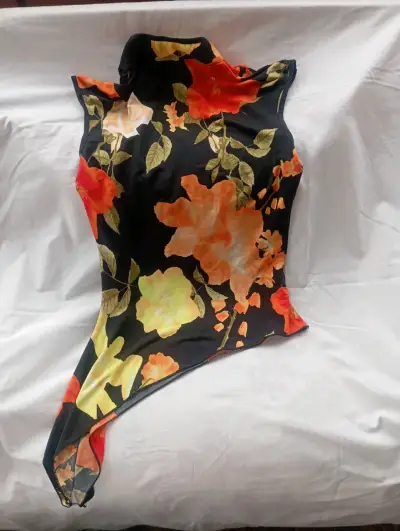 Blusa asimétrica floral para mujer - miniatura 4
