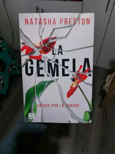 Libro 'La Gemela' de Natasha Preston - miniatura 1