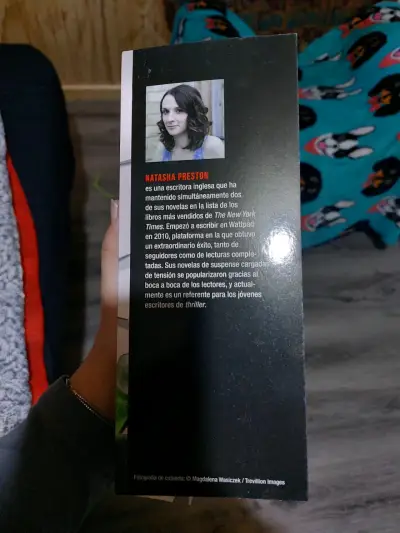 Libro 'La Gemela' de Natasha Preston - miniatura 6