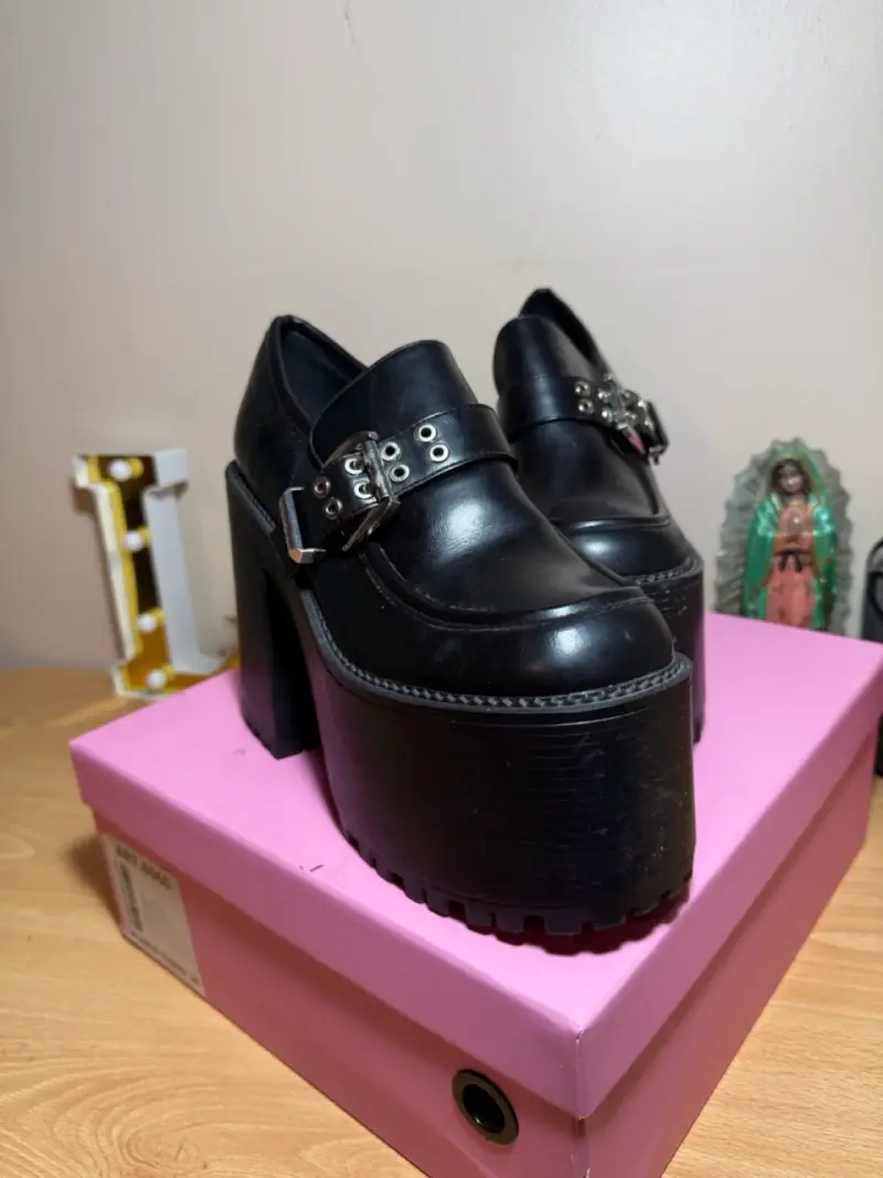 Zapatos de plataforma negros con hebillas - 1