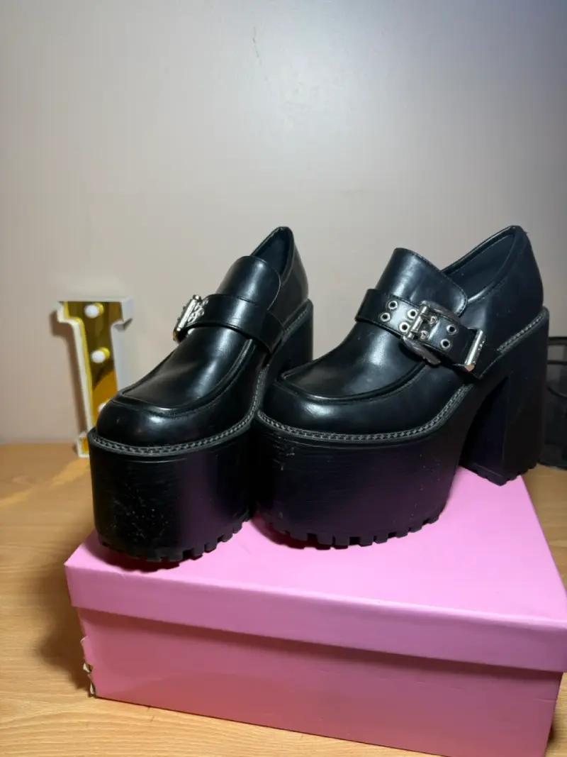 Zapatos de plataforma negros con hebillas - 2