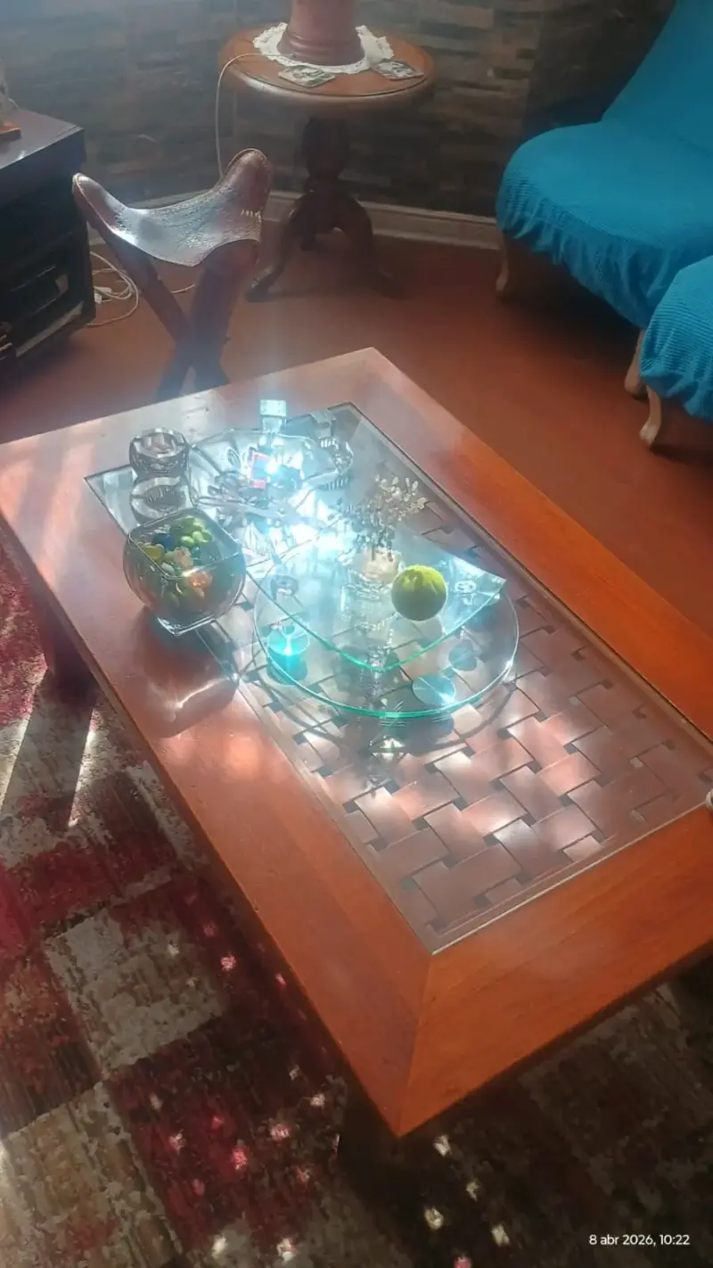Mesa de Centro de Madera con Vidrio - 1