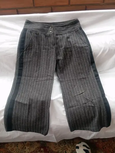 Pantalones tipo palazzo de rayas grises Benetto - miniatura 1