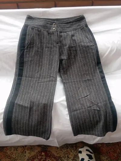 Pantalones tipo palazzo de rayas grises Benetto - miniatura 2