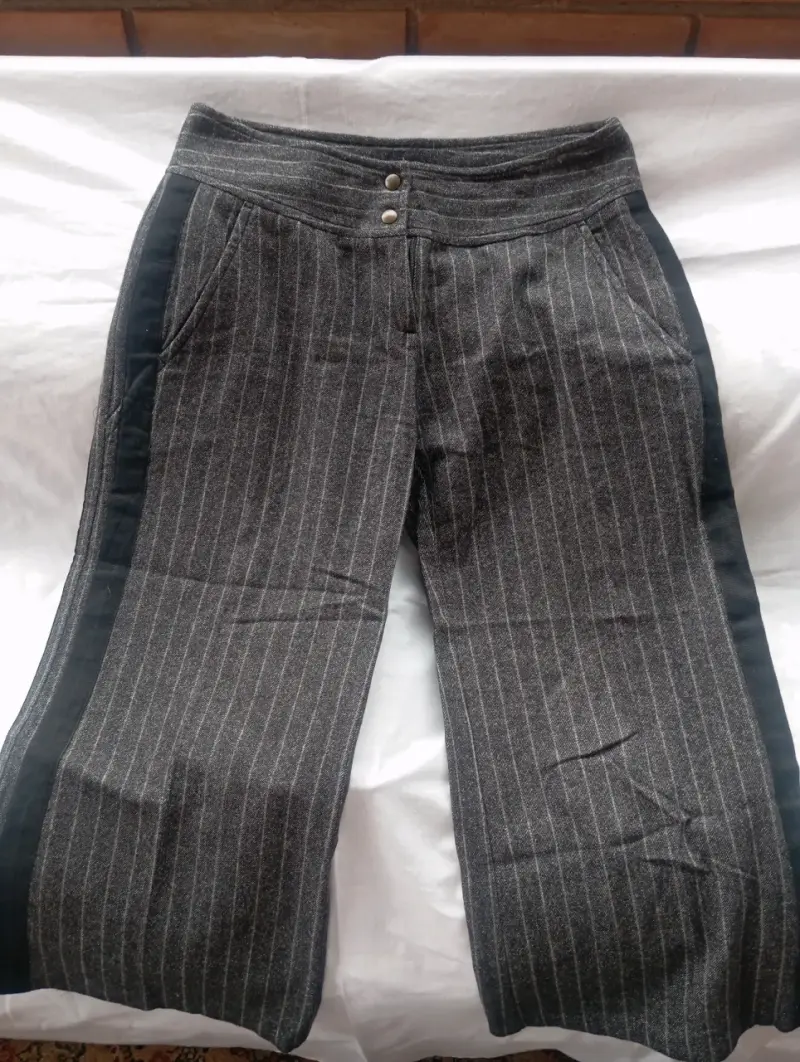 Pantalones tipo palazzo de rayas grises Benetto - 3