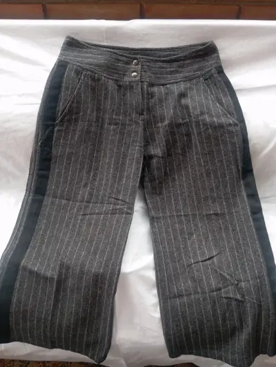 Pantalones tipo palazzo de rayas grises Benetto - miniatura 3