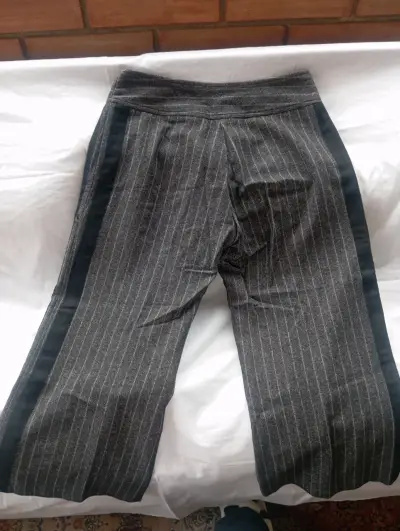 Pantalones tipo palazzo de rayas grises Benetto - miniatura 6