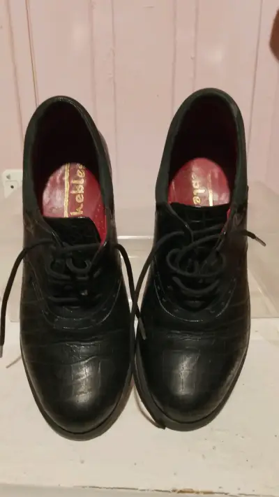 Zapatos de cuero negro con taco medio para mujer - miniatura 1