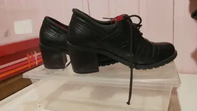 Zapatos de cuero negro con taco medio para mujer - miniatura 3