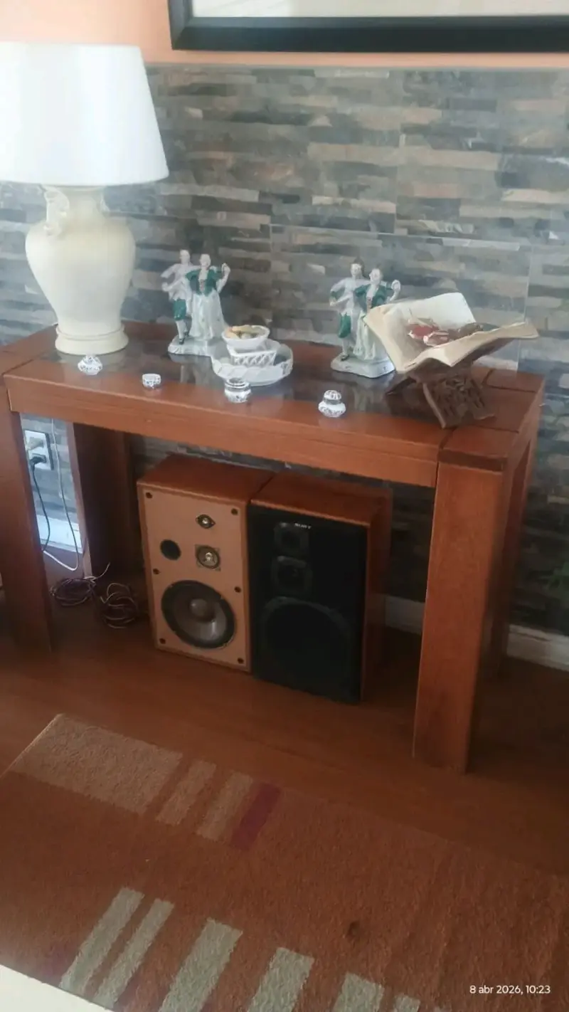 Mesa de madera con vidrio decorativa - 2