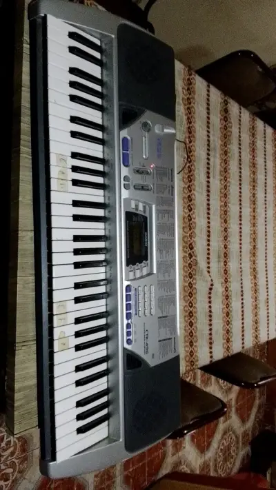 Teclado Casio CTK-496 con adaptador - miniatura 1