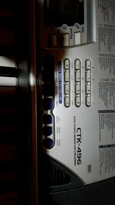 Teclado Casio CTK-496 con adaptador - miniatura 2
