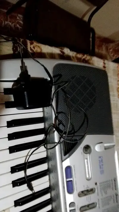 Teclado Casio CTK-496 con adaptador - miniatura 4