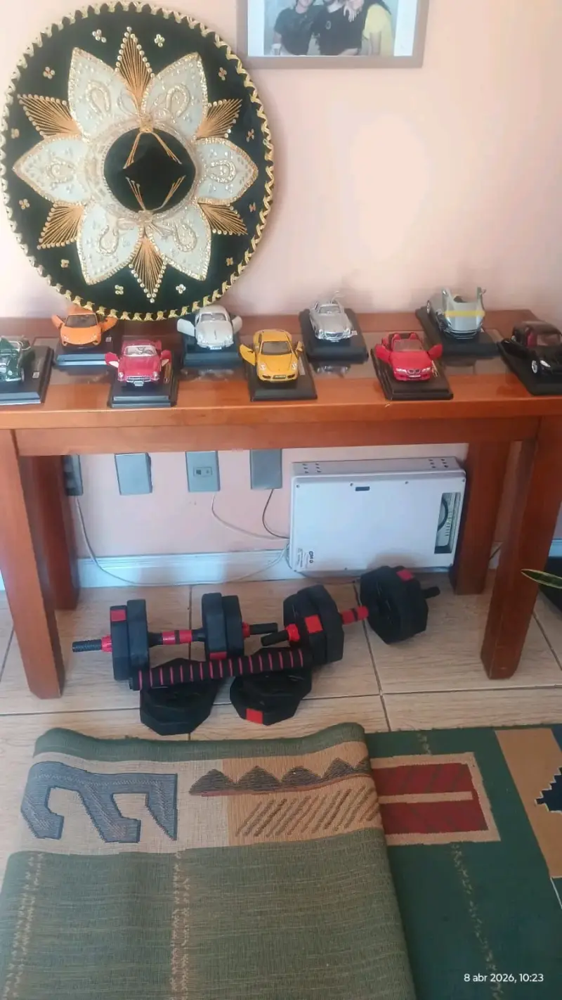 Mesa de madera tipo arrimo - 1