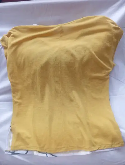 Polera con diseño artístico en tonos cál - miniatura 2
