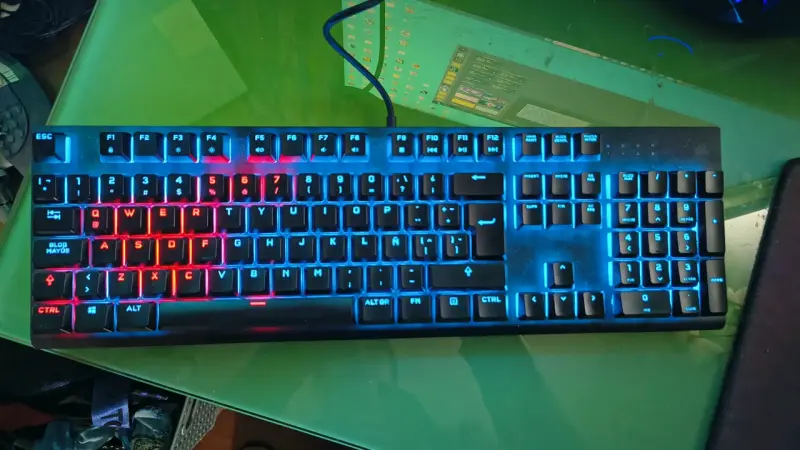 Teclado mecánico Corsair K60 RGB Pro para gaming - 3