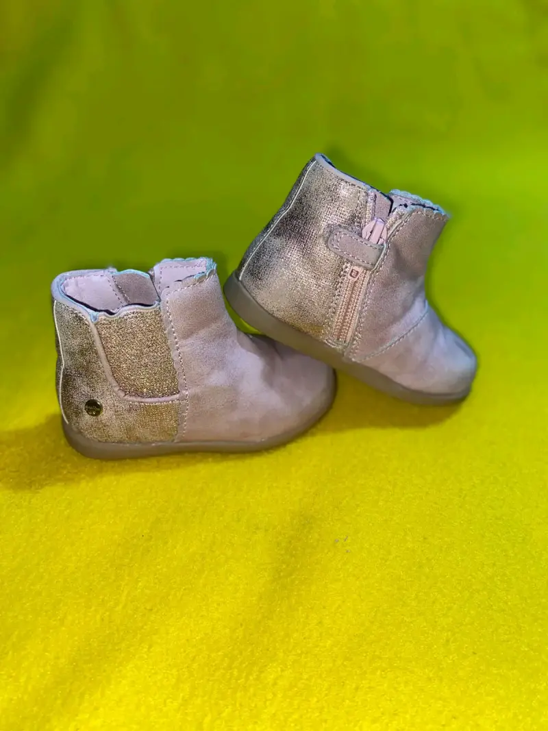 Botines de bebé color rosa con cierre lateral - 1