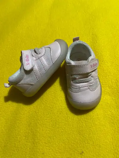 Botines de bebé color rosa con cierre lateral - miniatura 4