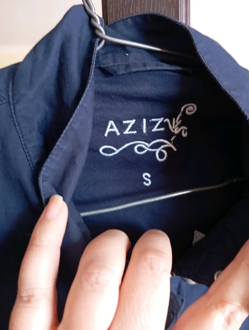 Chaqueta azul con botones decorativos - 5