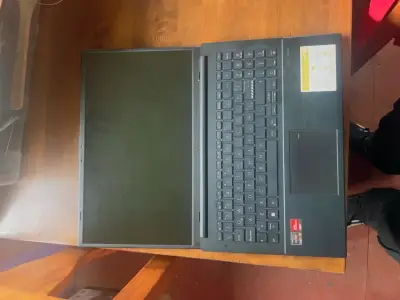 Laptop ASUS Vivobook con procesador Ryzen - miniatura 2