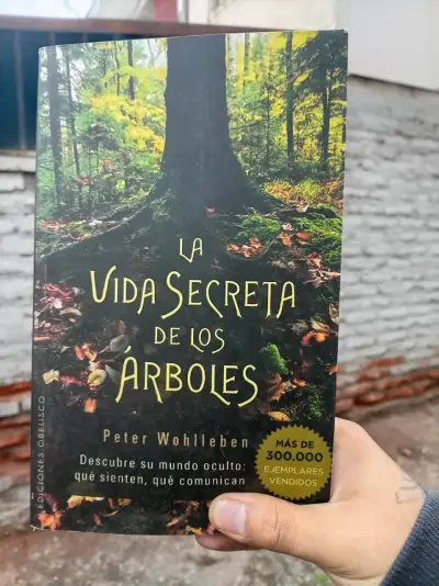Libro 'La Vida Secreta de los Árboles' de Peter Wohlleben - miniatura 1