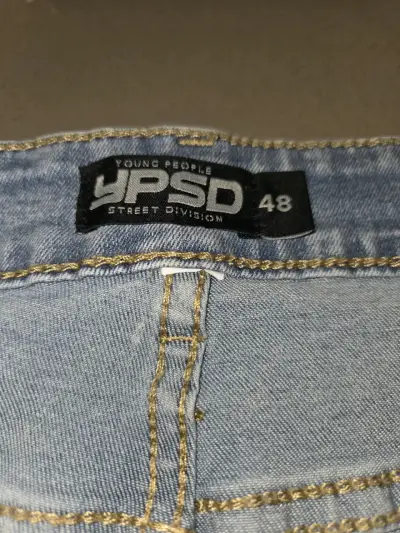 Jeans mezclilla azul claro diseño desgastado - miniatura 2